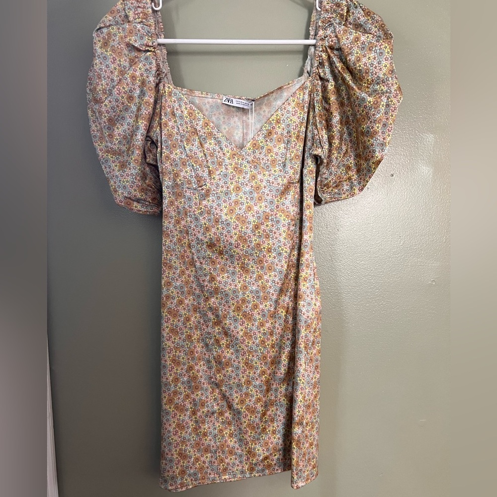 Zara flower puff sleeve dress